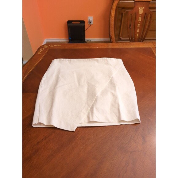 Banana Republic Cream Mini Skirt - Picture 3 of 9